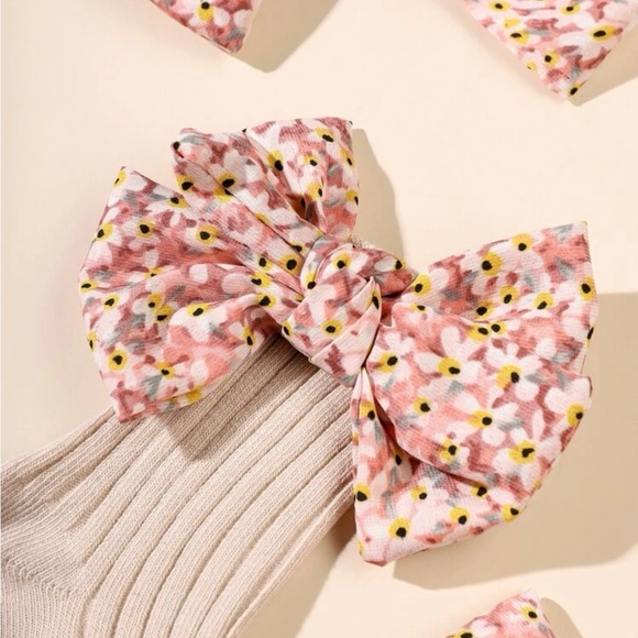 Baby headband and socks set - Picture 3 of 3